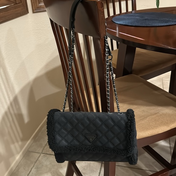 Never used guess bag - Picture 2 of 4